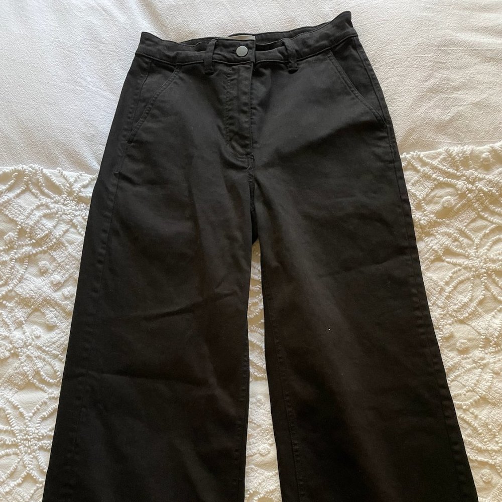 The Everlane Wide-Leg Crop Pant in Black